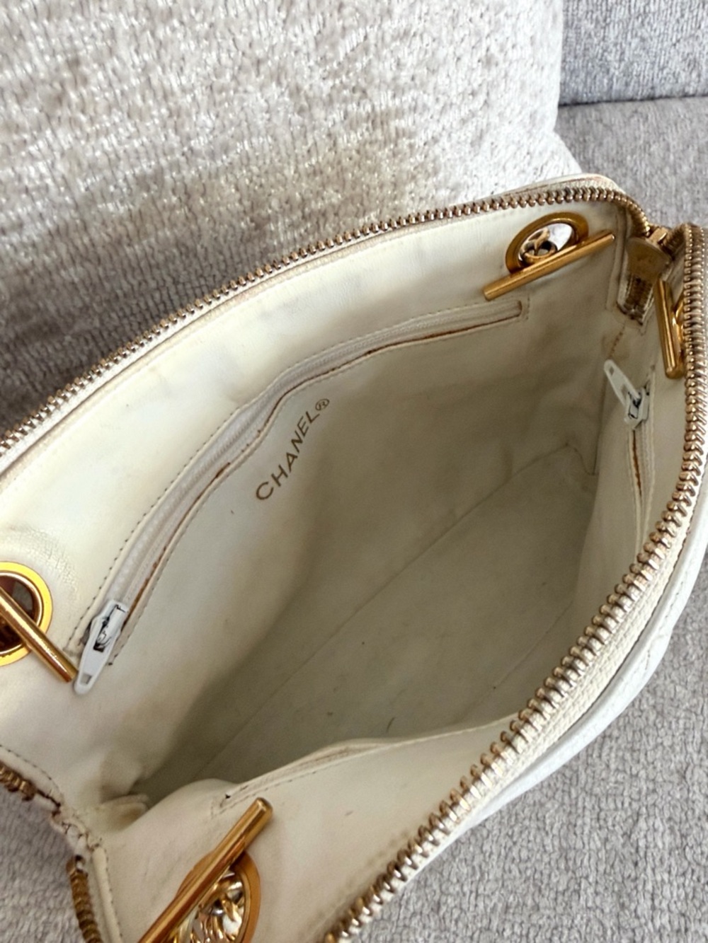 CHANEL Vintage White Bag - Picture 14 of 15